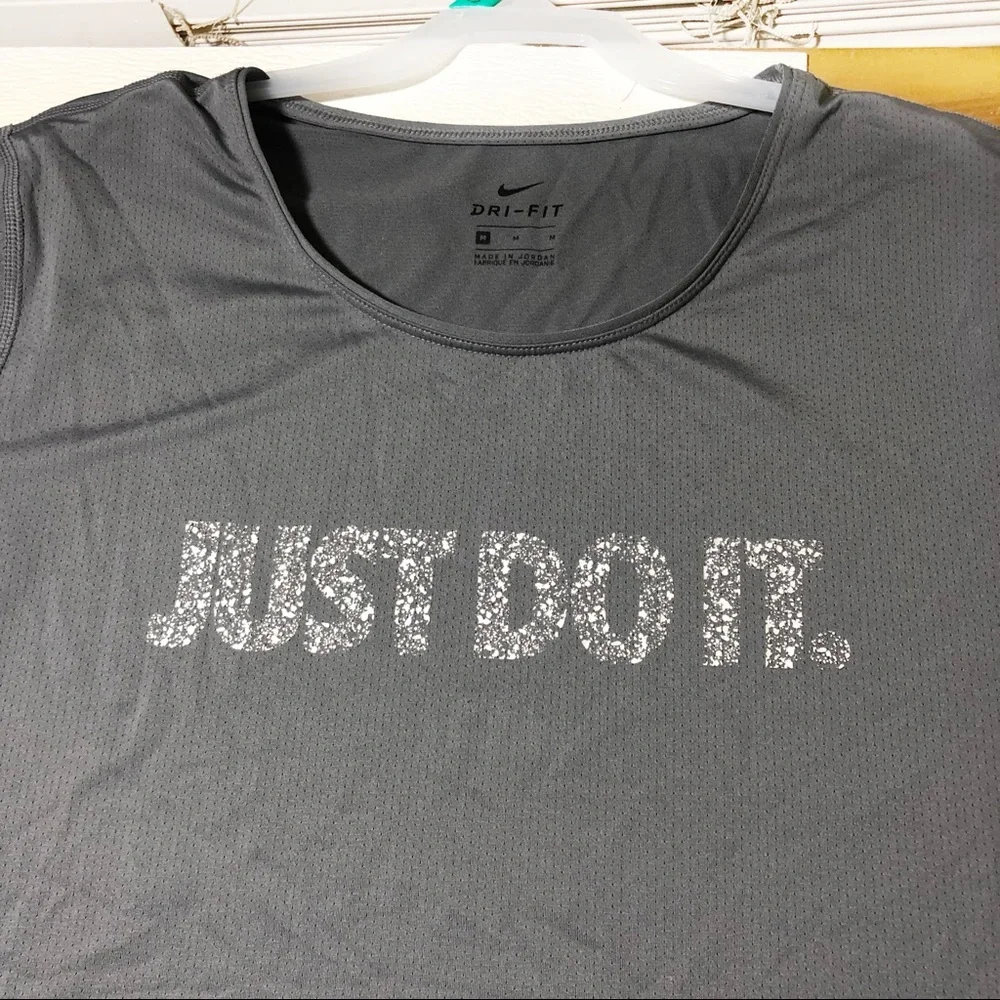 Nike DRI - FIT T-Shirt Women’s Sz M‎